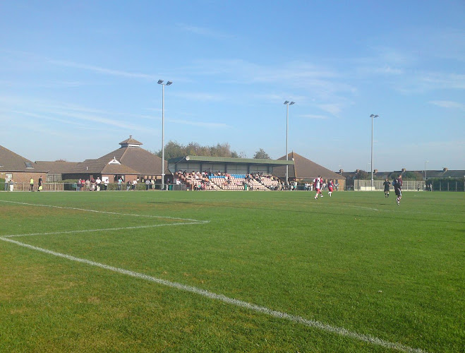 1280px-Fawcetts_Field_-_New_Milton_Town_FC